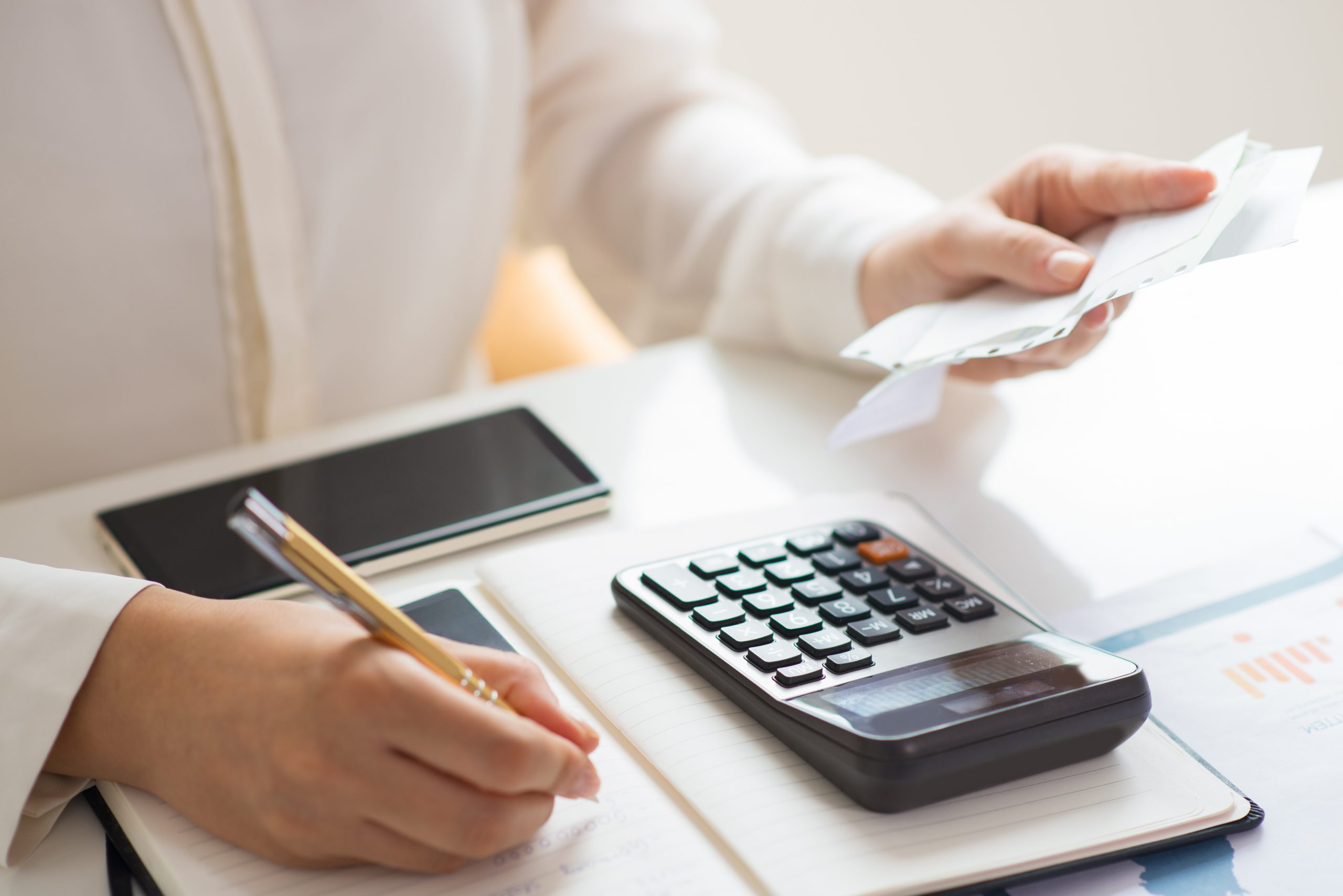 Hành vi sử dụng không hợp pháp hóa đơn, chứng từ là gì?